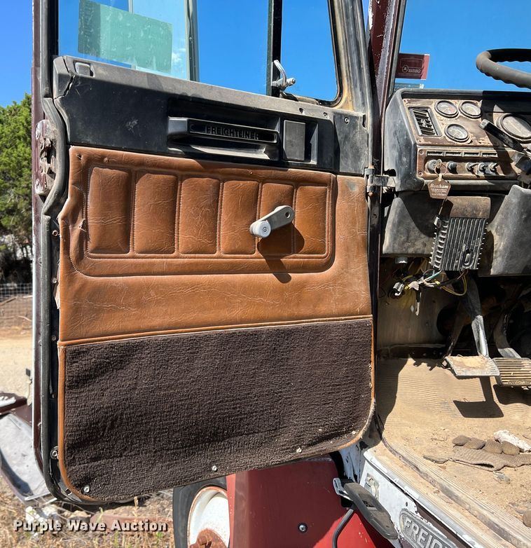 image for item DN3110 1994 Freightliner  dump truck