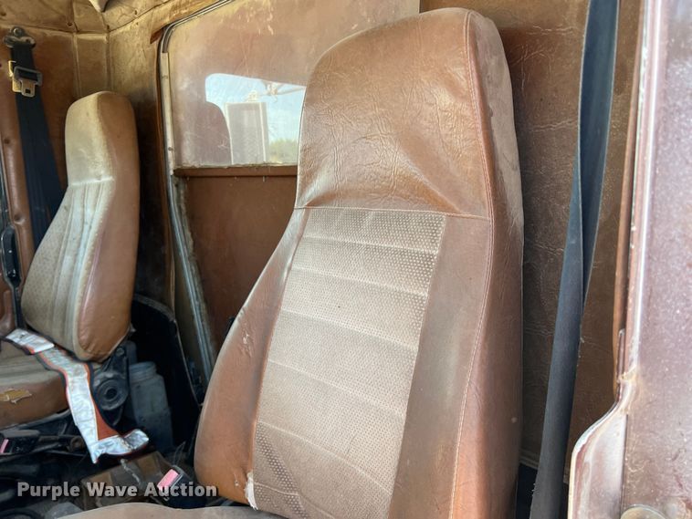 image for item DN3110 1994 Freightliner  dump truck