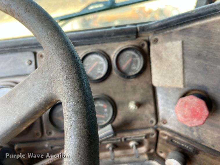 image for item DN3110 1994 Freightliner  dump truck