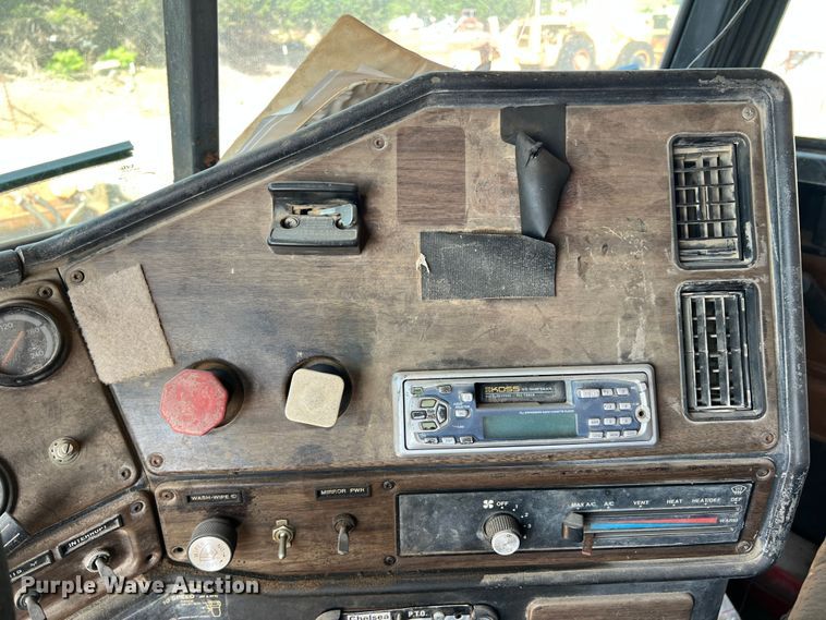 image for item DN3110 1994 Freightliner  dump truck