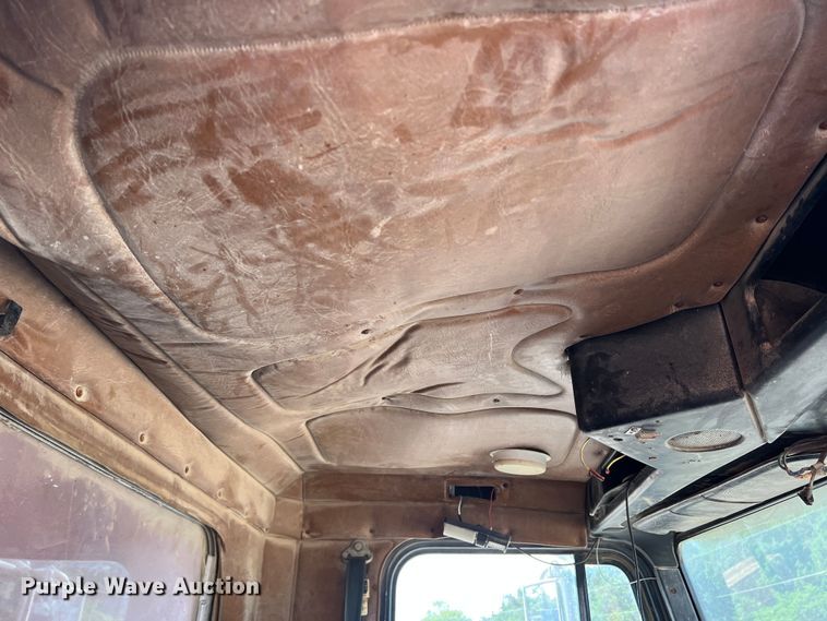 image for item DN3110 1994 Freightliner  dump truck