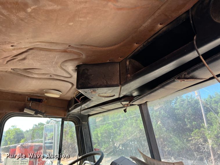 image for item DN3110 1994 Freightliner  dump truck