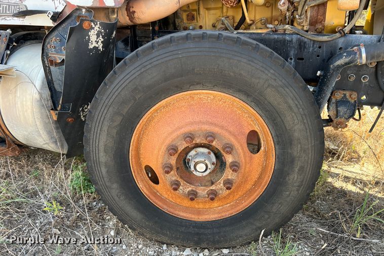 image for item DN3110 1994 Freightliner  dump truck