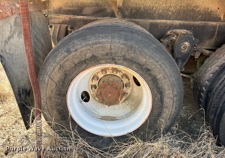 image for item DN3110 1994 Freightliner  dump truck