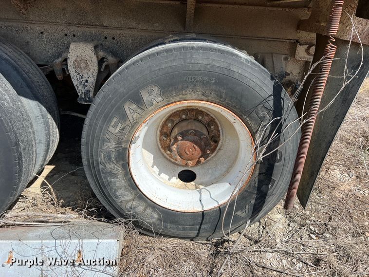 image for item DN3110 1994 Freightliner  dump truck