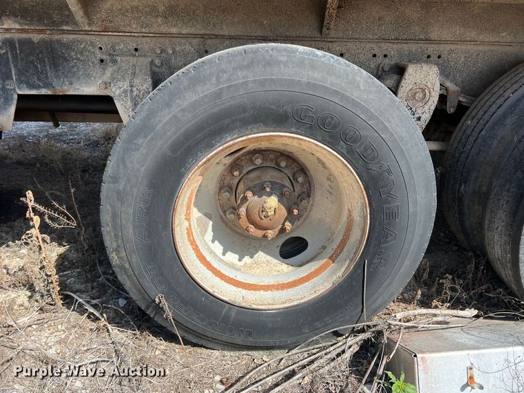 image for item DN3110 1994 Freightliner  dump truck