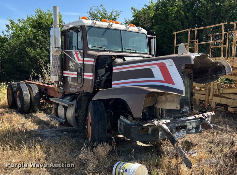 image for item DN3112 1994 Freightliner FLD  truck cab and chassis