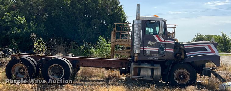 image for item DN3112 1994 Freightliner FLD  truck cab and chassis