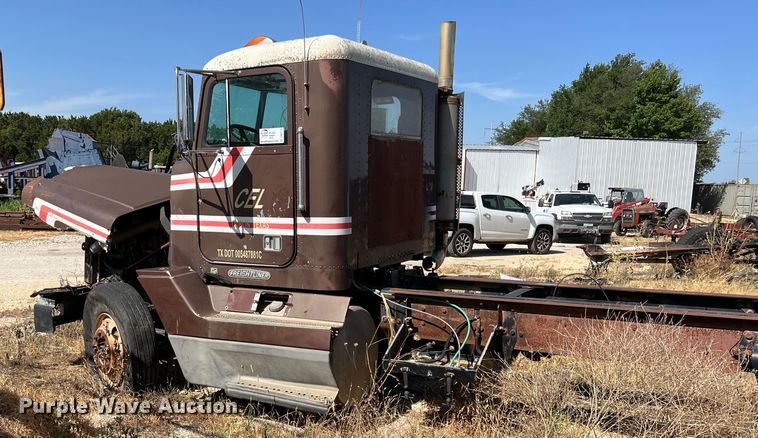 image for item DN3112 1994 Freightliner FLD  truck cab and chassis