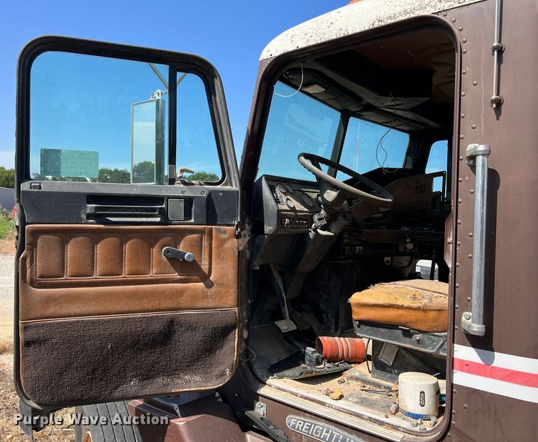 image for item DN3112 1994 Freightliner FLD  truck cab and chassis