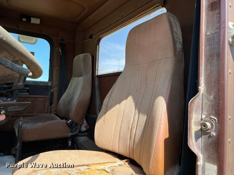 image for item DN3112 1994 Freightliner FLD  truck cab and chassis