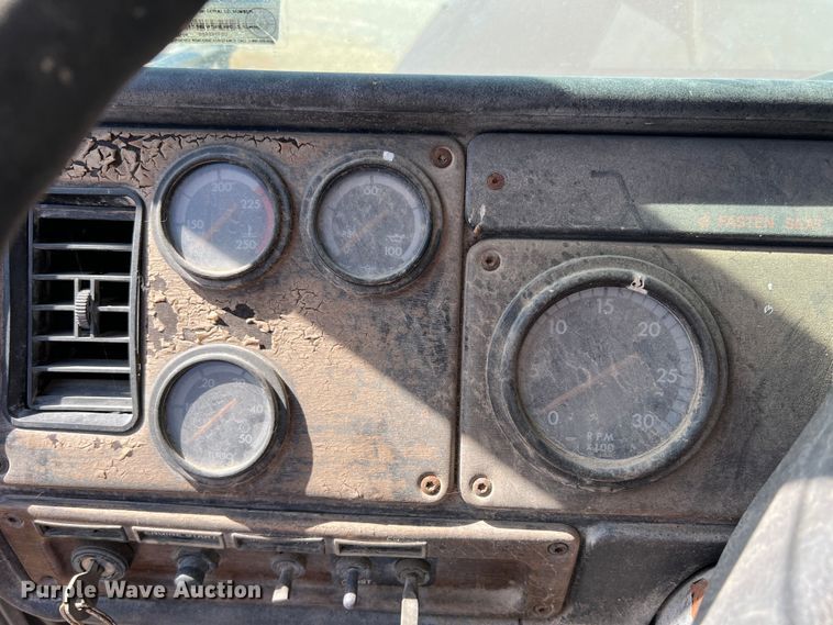 image for item DN3112 1994 Freightliner FLD  truck cab and chassis