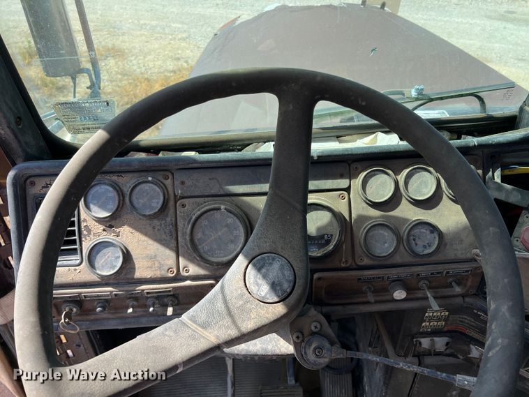 image for item DN3112 1994 Freightliner FLD  truck cab and chassis