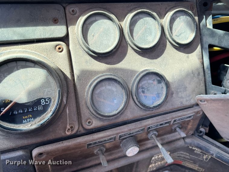 image for item DN3112 1994 Freightliner FLD  truck cab and chassis