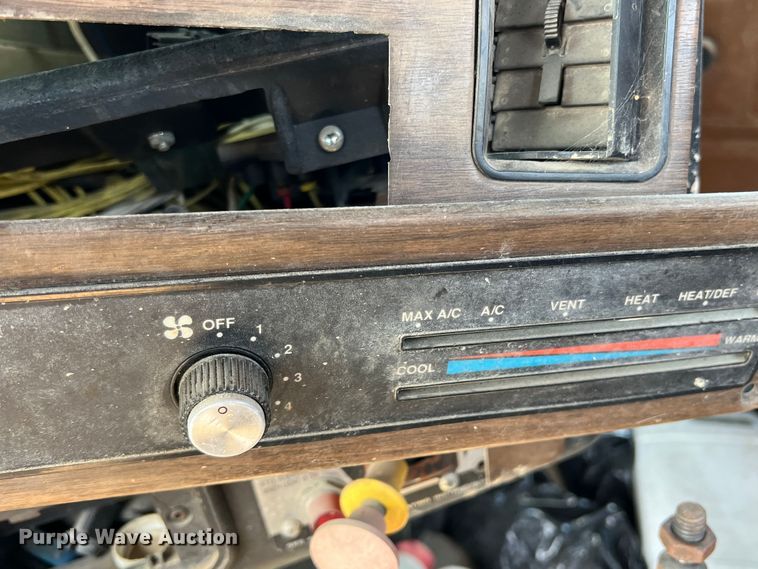 image for item DN3112 1994 Freightliner FLD  truck cab and chassis