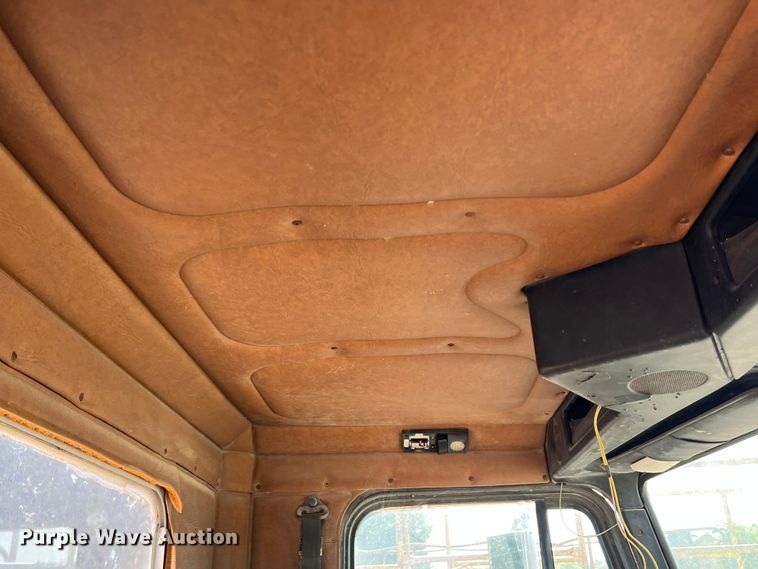 image for item DN3112 1994 Freightliner FLD  truck cab and chassis