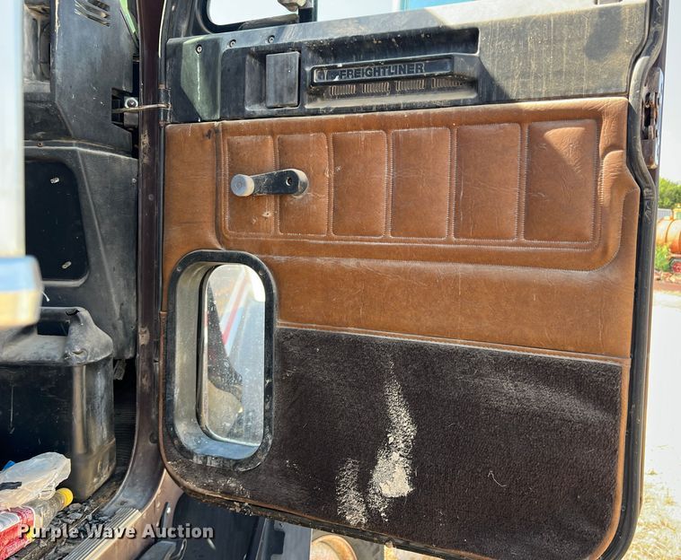 image for item DN3112 1994 Freightliner FLD  truck cab and chassis