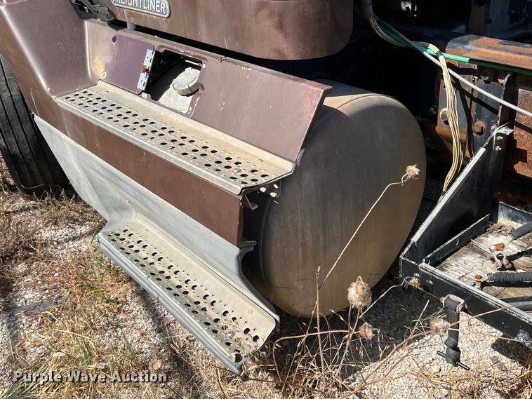 image for item DN3112 1994 Freightliner FLD  truck cab and chassis