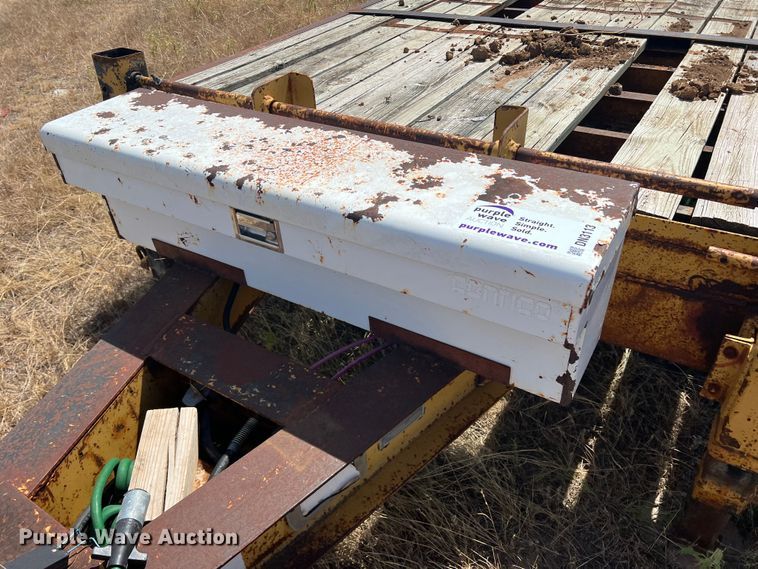 image for item DN3113 1999 Belshe FB-30  equipment trailer