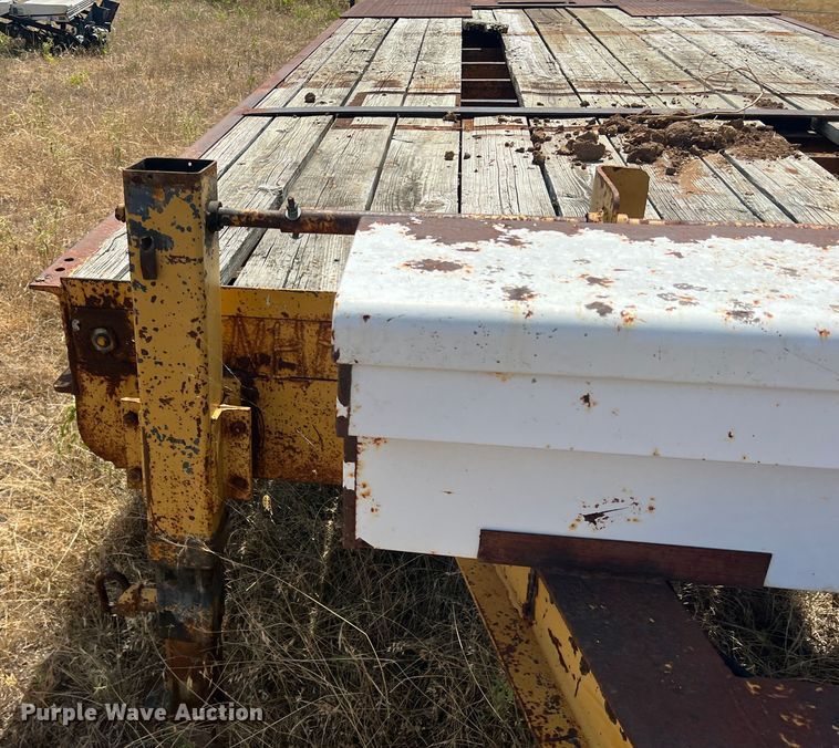 image for item DN3113 1999 Belshe FB-30  equipment trailer