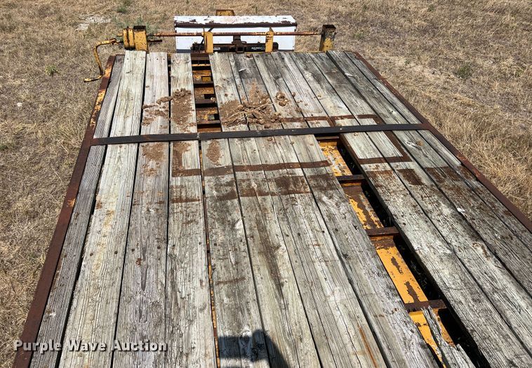 image for item DN3113 1999 Belshe FB-30  equipment trailer