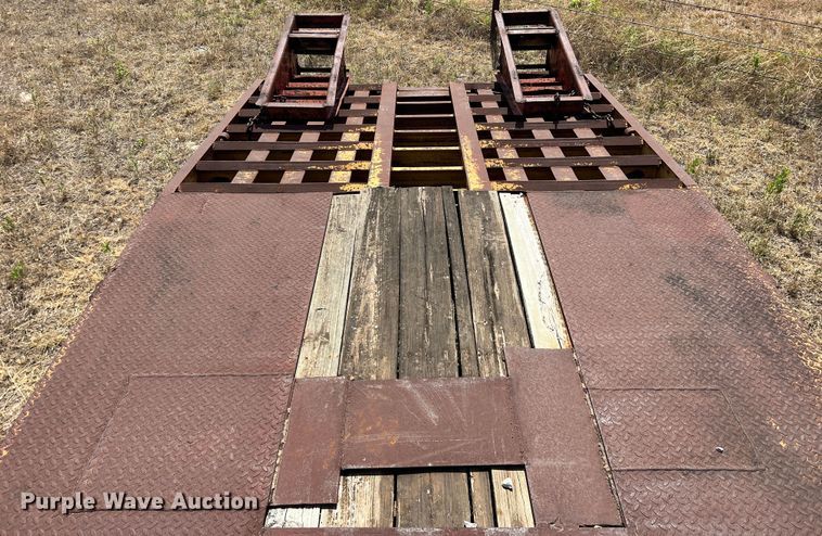 image for item DN3113 1999 Belshe FB-30  equipment trailer