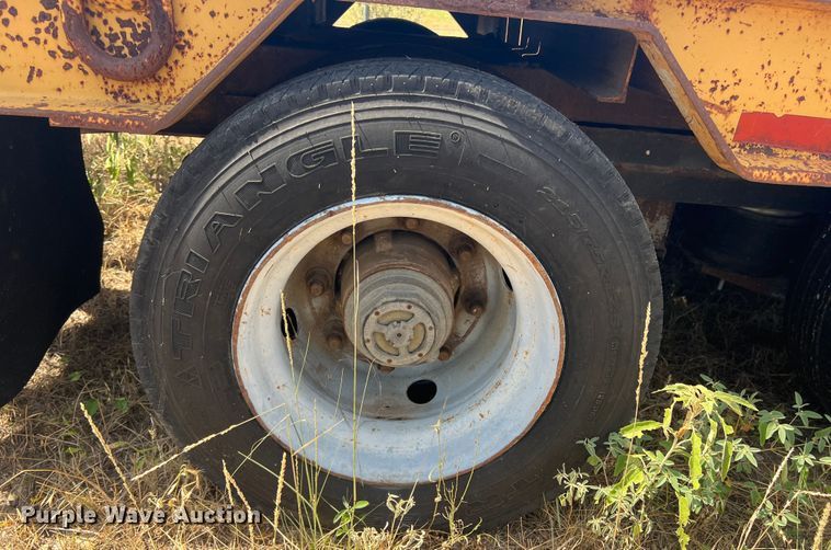 image for item DN3113 1999 Belshe FB-30  equipment trailer