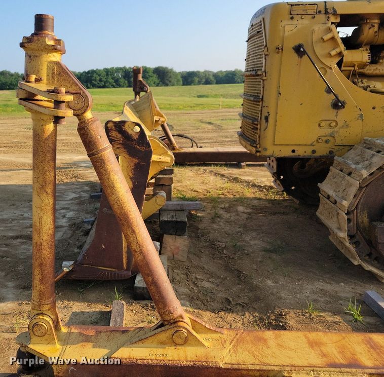 image for item DN4003 1977 Caterpillar D8K  dozer