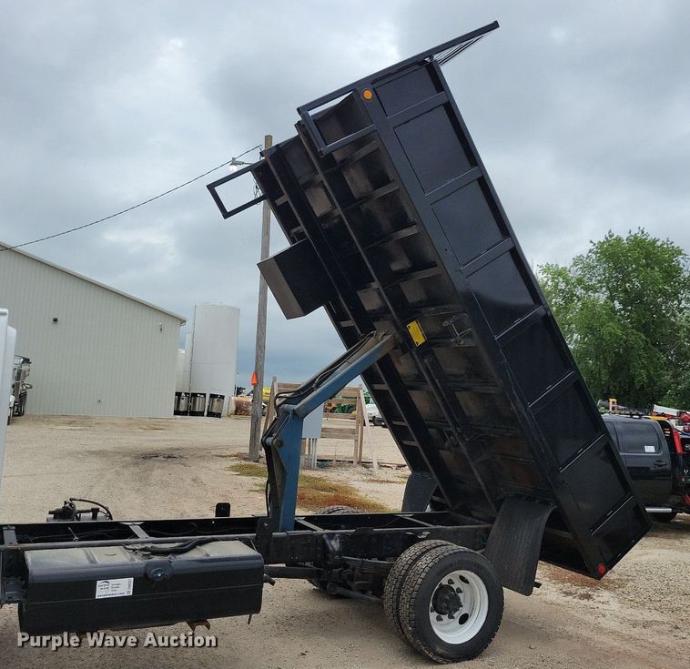 image for item DN6337 2005 Chevrolet C4500  dump flatbed truck