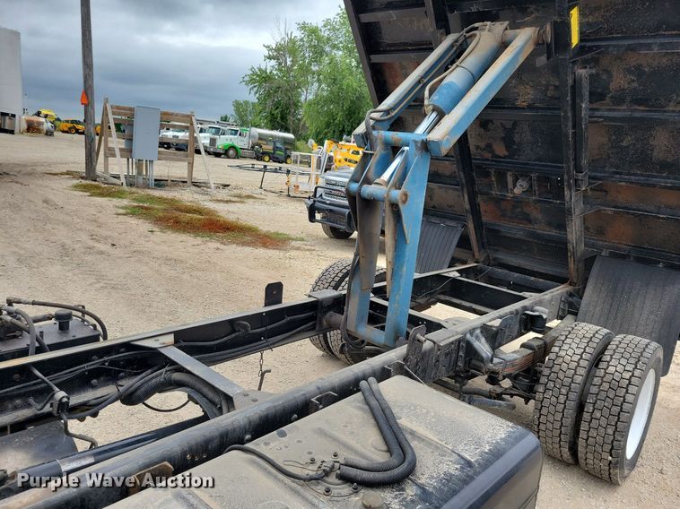 image for item DN6337 2005 Chevrolet C4500  dump flatbed truck