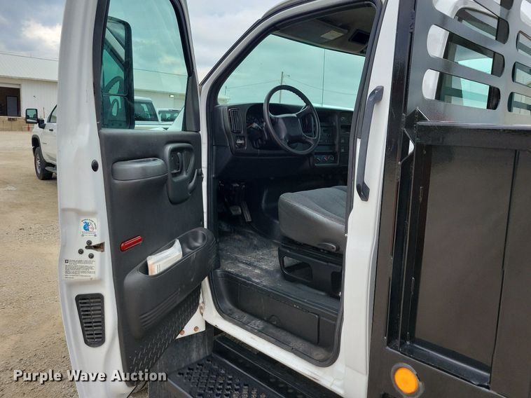 image for item DN6337 2005 Chevrolet C4500  dump flatbed truck