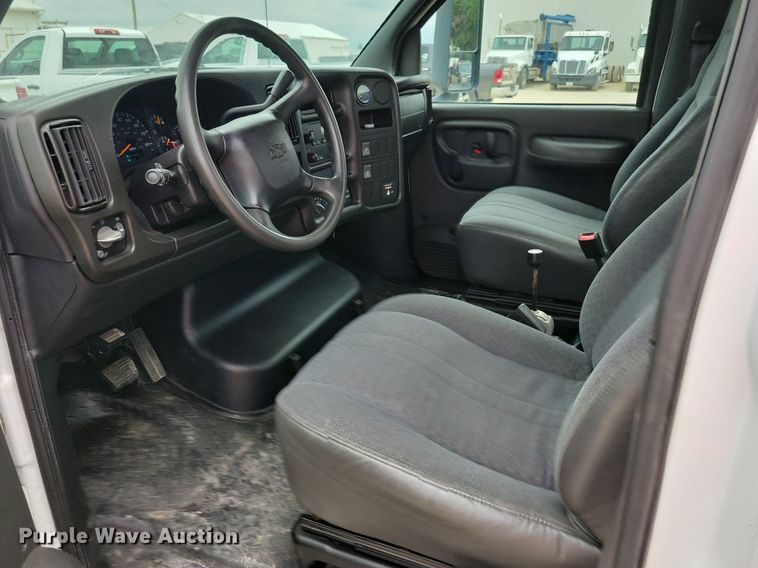 image for item DN6337 2005 Chevrolet C4500  dump flatbed truck