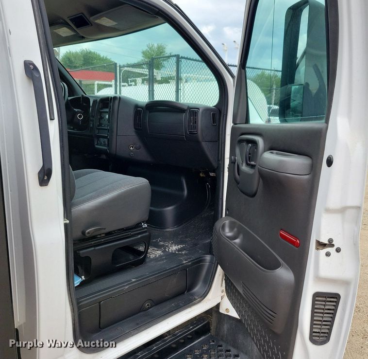 image for item DN6337 2005 Chevrolet C4500  dump flatbed truck