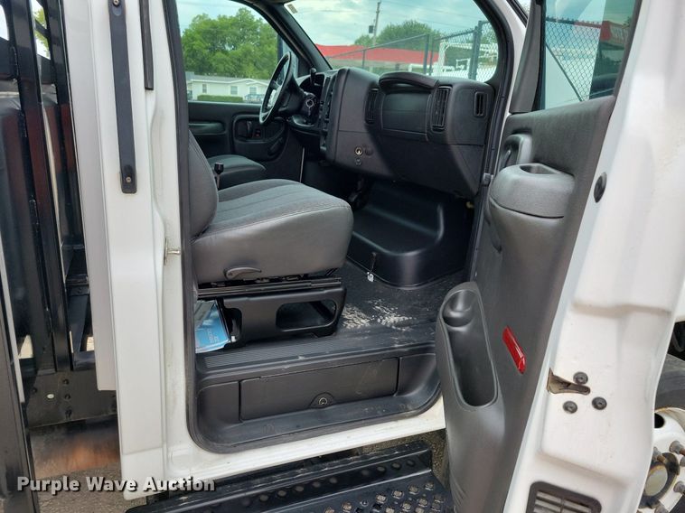 image for item DN6337 2005 Chevrolet C4500  dump flatbed truck