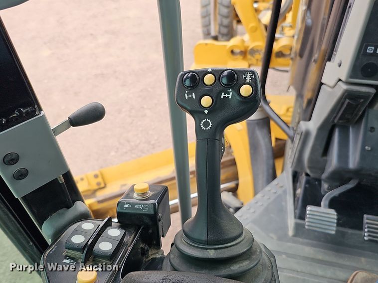 image for item DO2856 2014 Caterpillar 12M2 AWD VHP Plus  motor grader