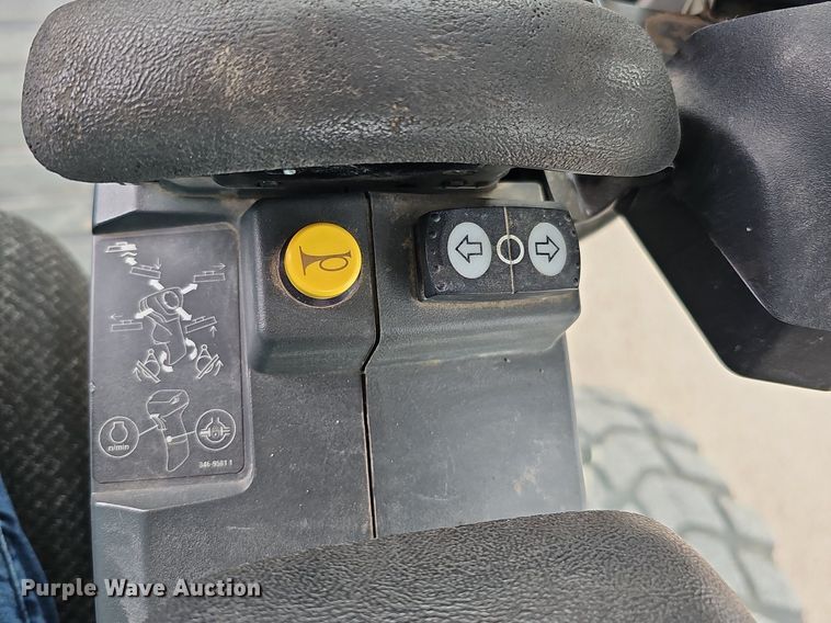 image for item DO2856 2014 Caterpillar 12M2 AWD VHP Plus  motor grader