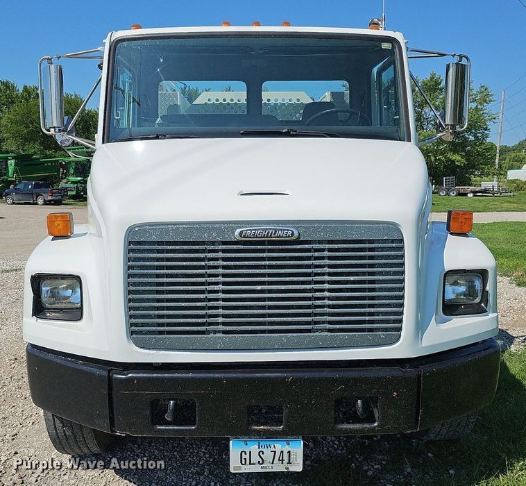 image for item DO2859 1998 Freightliner FL70  utility / service truck
