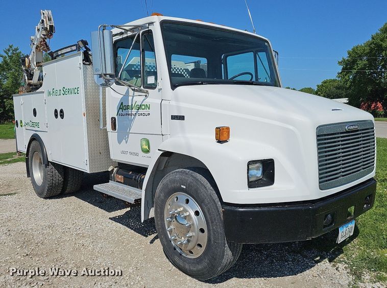 image for item DO2859 1998 Freightliner FL70  utility / service truck