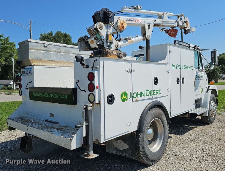 image for item DO2859 1998 Freightliner FL70  utility / service truck