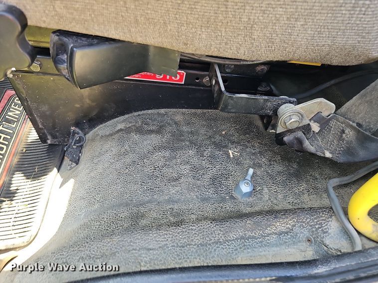 image for item DO2859 1998 Freightliner FL70  utility / service truck