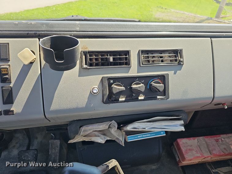 image for item DO2859 1998 Freightliner FL70  utility / service truck