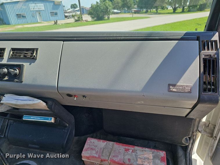 image for item DO2859 1998 Freightliner FL70  utility / service truck