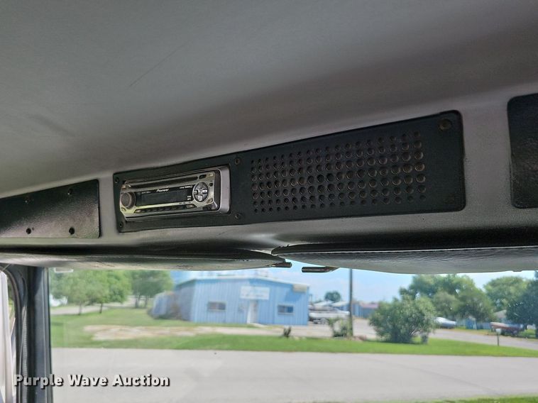 image for item DO2859 1998 Freightliner FL70  utility / service truck