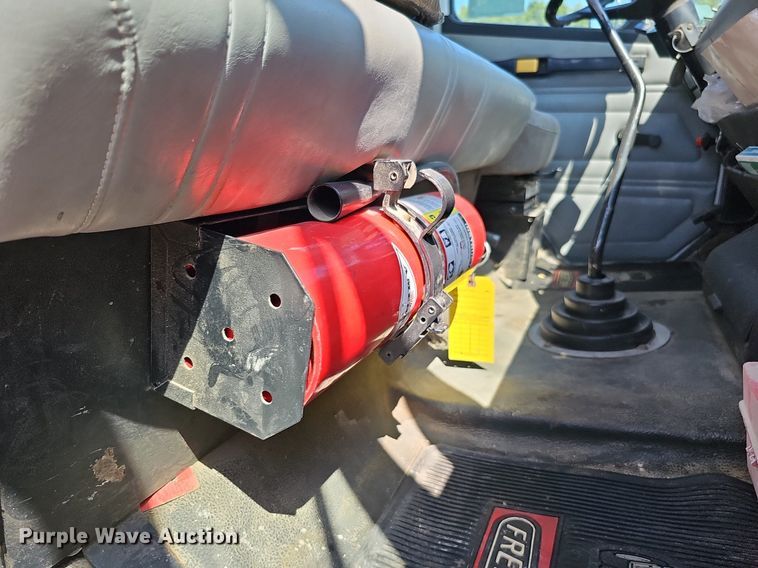 image for item DO2859 1998 Freightliner FL70  utility / service truck