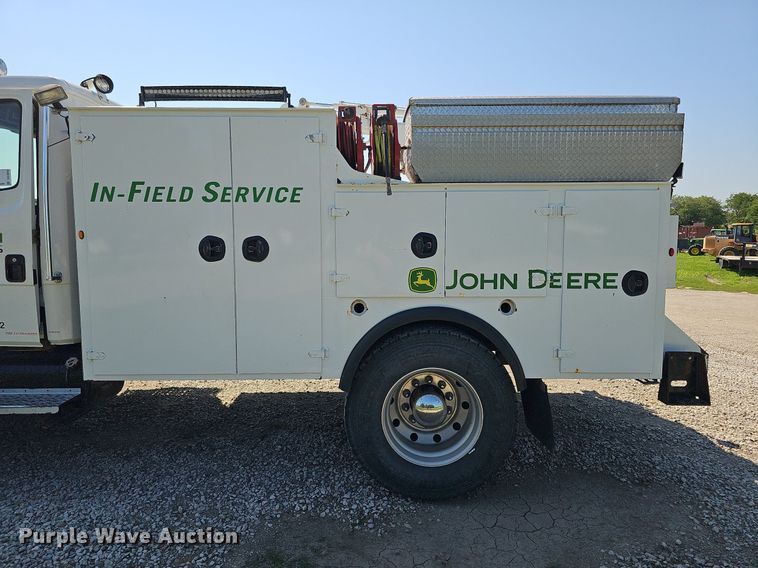 image for item DO2859 1998 Freightliner FL70  utility / service truck