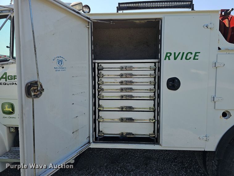 image for item DO2859 1998 Freightliner FL70  utility / service truck