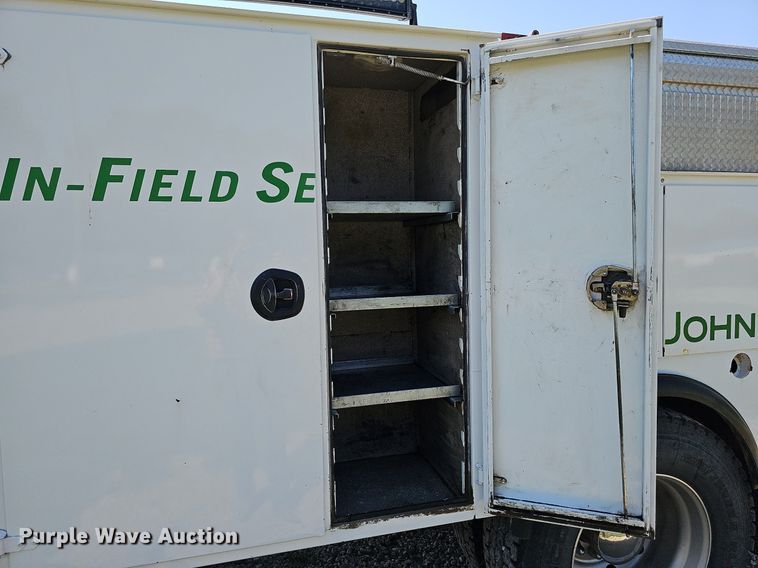 image for item DO2859 1998 Freightliner FL70  utility / service truck