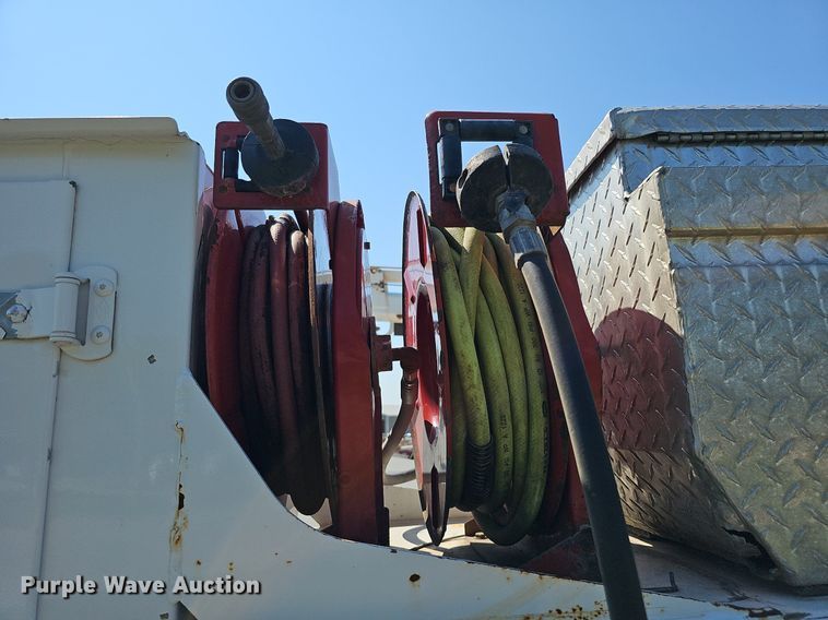 image for item DO2859 1998 Freightliner FL70  utility / service truck