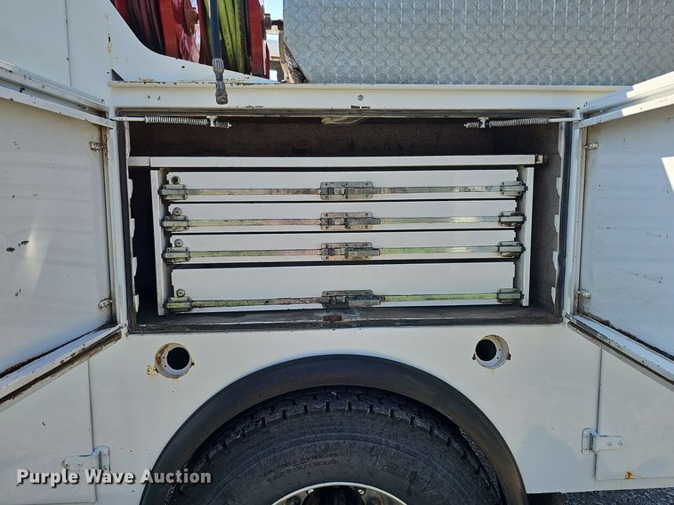 image for item DO2859 1998 Freightliner FL70  utility / service truck