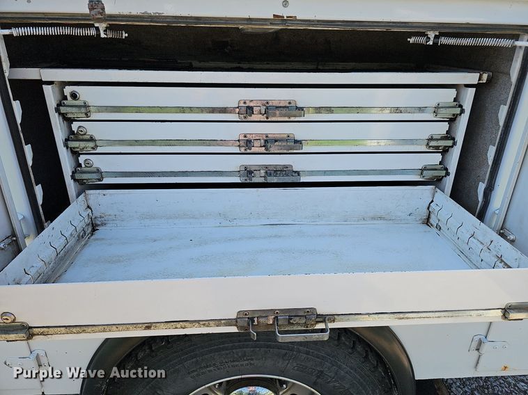 image for item DO2859 1998 Freightliner FL70  utility / service truck